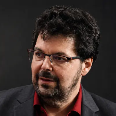 Martin Eisenlauer ist Kommunikationsberater, Journalist und KI-Experte